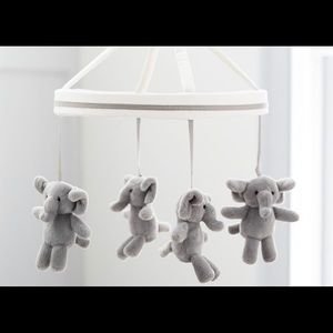 Pottery Barn musical Mobil